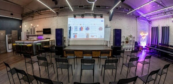 Просторный лофт в центре города