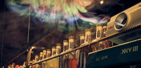 Бар под закрытие со сценой 