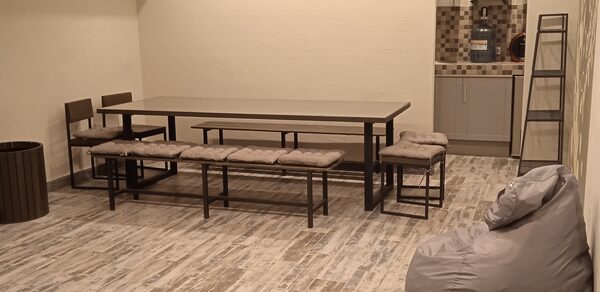 Уютный лофт с меловой стеной