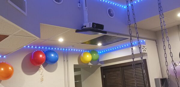 Уютный лофт с меловой стеной