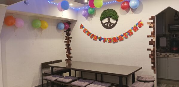 Уютный лофт с меловой стеной