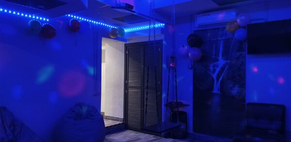 Уютный лофт с меловой стеной