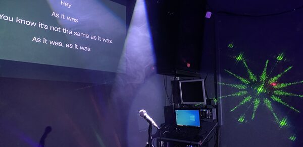 Музыкальный лофт на Тульской. Напольная светомузыка для диско вечеринки.