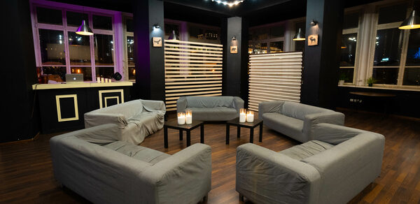 Лофт с зеркальной стеной