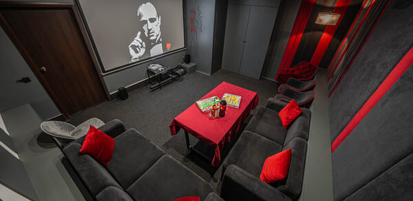 Зал в стиле "мафия"