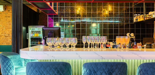 Розенштейн. Уютный зал в стиле лофт 120 кв.м