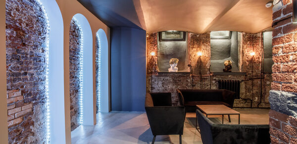 Лофт-зал с грифельной стеной