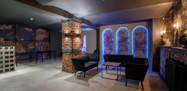 Лофт-зал с грифельной стеной