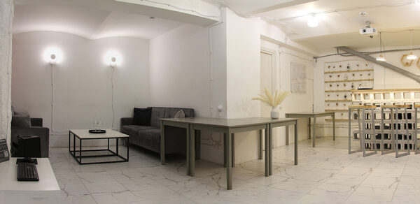 Светлый лофт с авторским дизайном