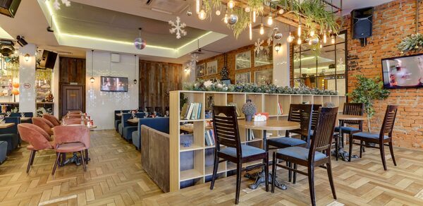 Территория  Просторный бар-ресторан