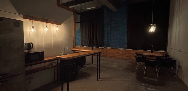 Подъём. Просторный лофт с сеткой-гамаком