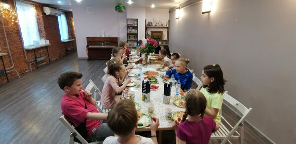 Лофт с кухней и антуражем для детских праздников