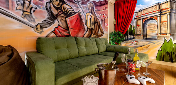 Party Time (Пати Тайм). Лофт-зал в стиле старинного города