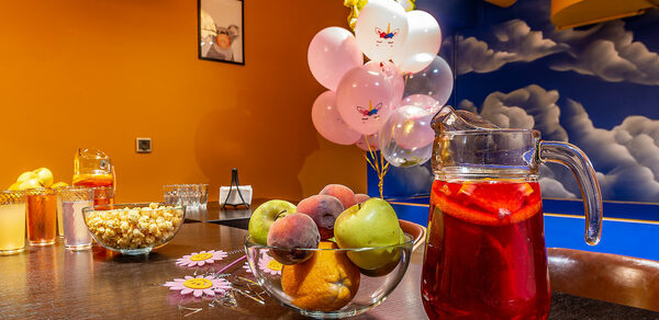 Party Time (Пати Тайм). Лофт-зал с тёплыми оттенками 
