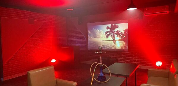 Лофт-комната с проектором 