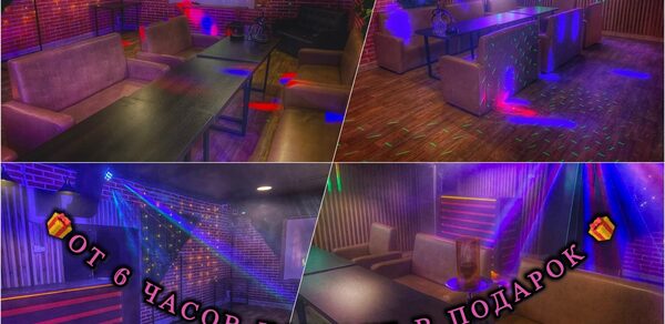 Forest(Лес). Караоке-пространство с диванами вдоль стен, темные деревянные столы, стены из кирпича и дерева с декоративным освещением. Цветные огни создают атмосферу. Текст: «THE FOREST», «от 6 часов караоке в подарок». Светодиодные гирлянды.