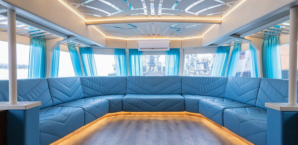 Двухпалубный теплоход премиум класса