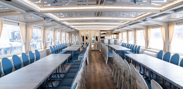 Двухпалубный теплоход премиум класса