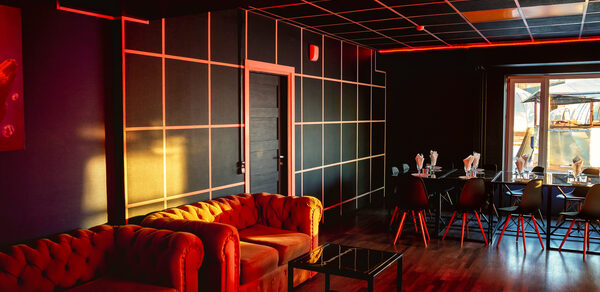 ТехноБар. Просторный лофт-зал с выходом на крышу 