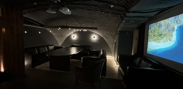 Отдельный зал в лофте