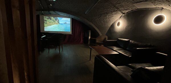 Отдельный зал в лофте