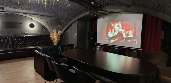 Отдельный зал в лофте