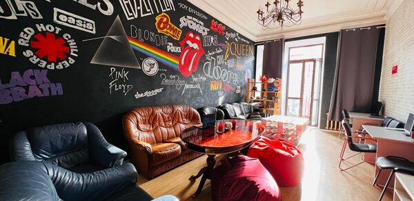 Топчик Лаундж зона с балконом 