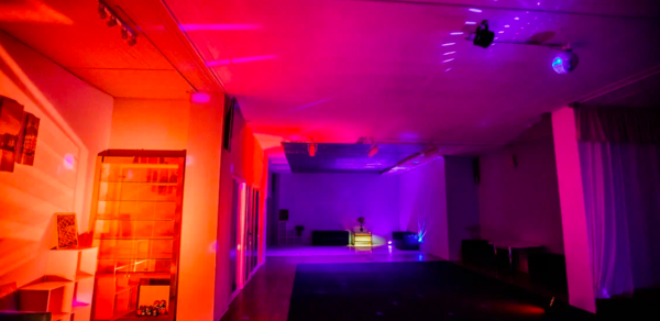 EmpireLoft Лофт с зеркальным потолком