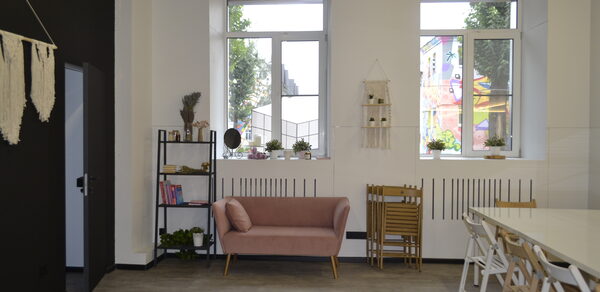 Meet.Moscow Светлое пространство с зеркалом