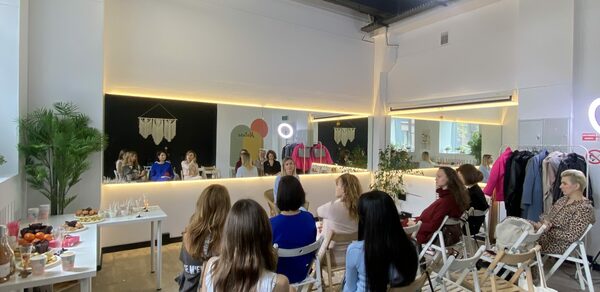 Meet.Moscow Светлое пространство с зеркалом