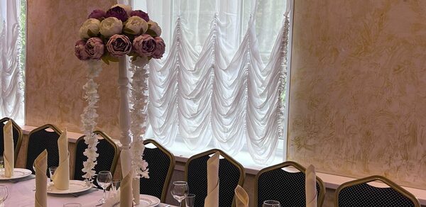 Парус. Яркий банкетный зал