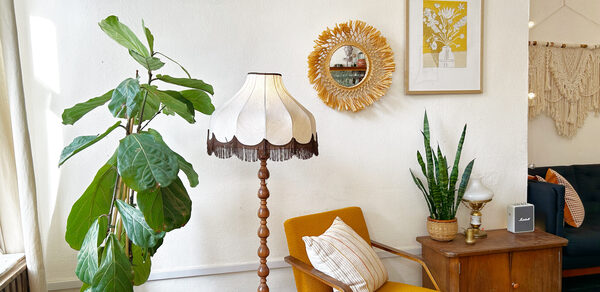 Уютное пространство с большими окнами 