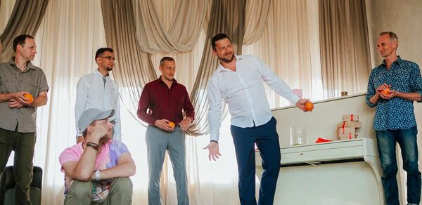 Brooklyn Loft Зал с панорамными окнами в пол