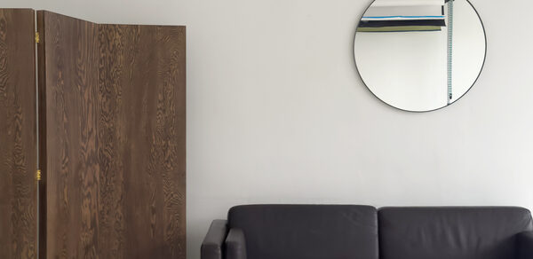 Светлый зал с растениями