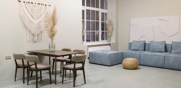 Wow Place Loft. Mr.Boho (Вау Плэйс Лофт. Мистер Бохо). Светлый лаунж-зал