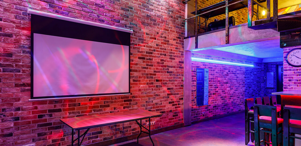 Gallery Loft (Галерея Лофт). Двухуровневый лофт с витражным остеклением