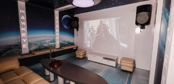 Атмосферный кинозал