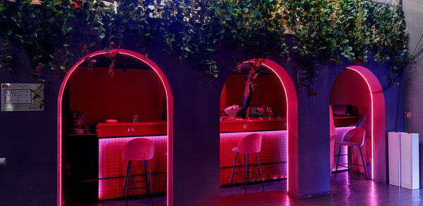 Двухэтажное пространство с яркими акцентами