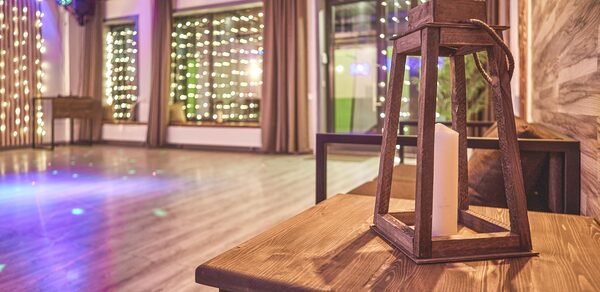 Loft Lodge 8. Яркий зал со светомузыкой