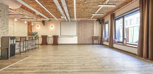 Loft Lodge 8. Яркий зал со светомузыкой