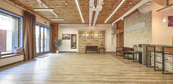 Loft Lodge 8. Яркий зал со светомузыкой