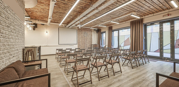 Loft Lodge 8. Яркий зал со светомузыкой