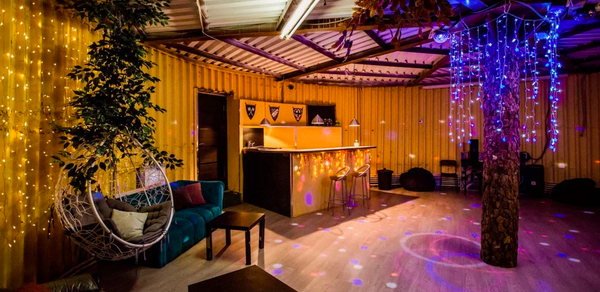 EmpireLoft Светлый лофт с деревом на Партизанской