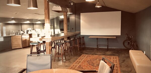 Roof Hooty Place. Лофт-мансарда 