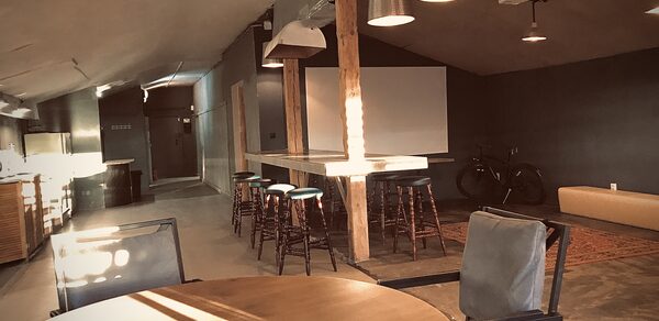 Roof Hooty Place. Лофт-мансарда 