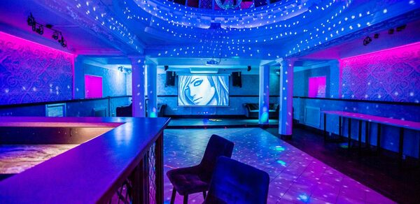 Атмосферное пространство с зеркальным куполом