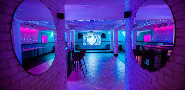 Атмосферное пространство с зеркальным куполом