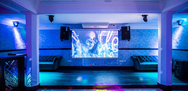 Атмосферное пространство с зеркальным куполом