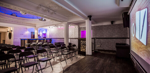 Атмосферное пространство с зеркальным куполом