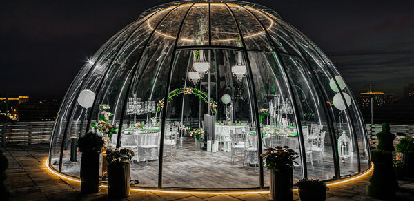 Igloobar. Просторный купол на крыше